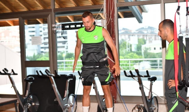Bursaspor, Erzurumspor maçı hazırlıklarını salonda sürdürdü