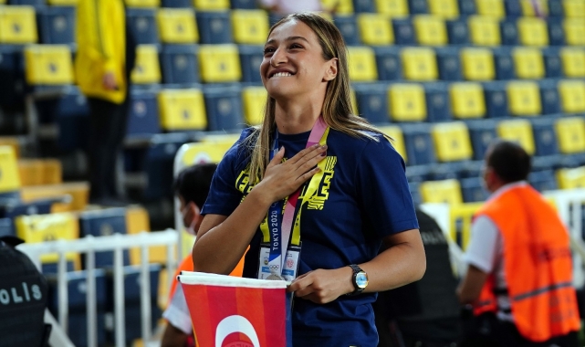Buse Naz Çakıroğlu Kadıköy'de