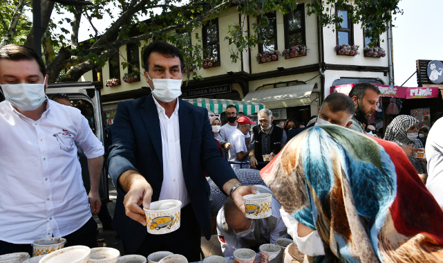 Çarşıda aşure bereketi