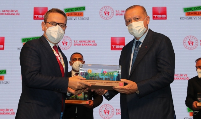 Cumhurbaşkanı Erdoğan'dan Başakşehir'e ödül