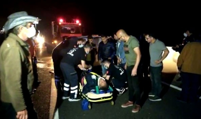 D100'de tırla çarpışan otomobil takla attı: 1 yaralı