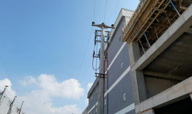 Elektrik akımına kapılan işçi ağır yaralandı