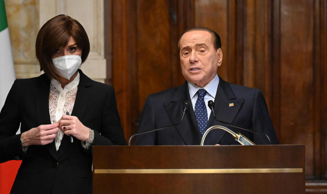 Eski İtalya Başbakanı Berlusconi hastaneye kaldırıldı