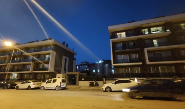 Ev arkadaşını öldürüp intihar etti