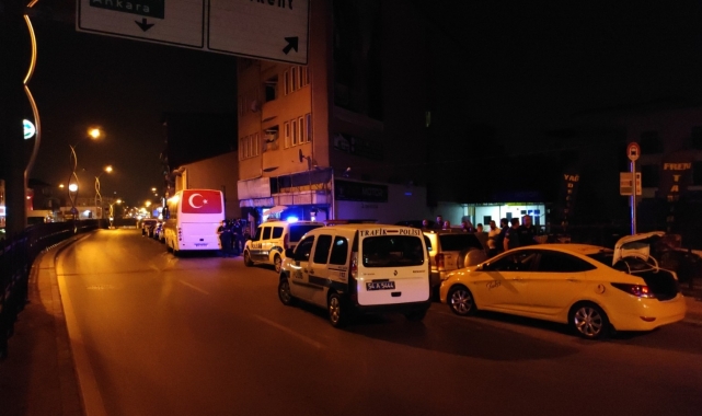 Gece kulübü önünde silahlı çatışma: 2 yaralı