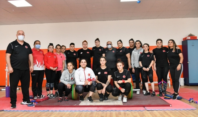 Halter Kadın Milli Takımı, Avrupa Şampiyonası'na Isparta'da hazırlanıyor
