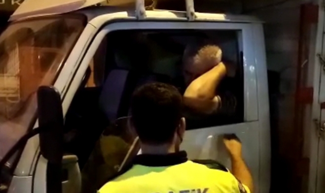 İnegöl'de sürücü direksiyon başında sızdı