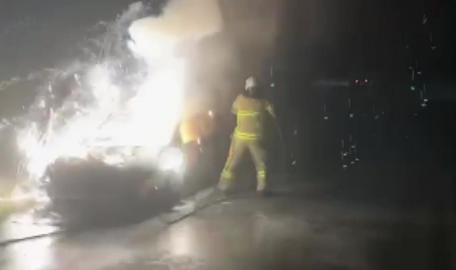İznik'te otomobil alev alev yandı