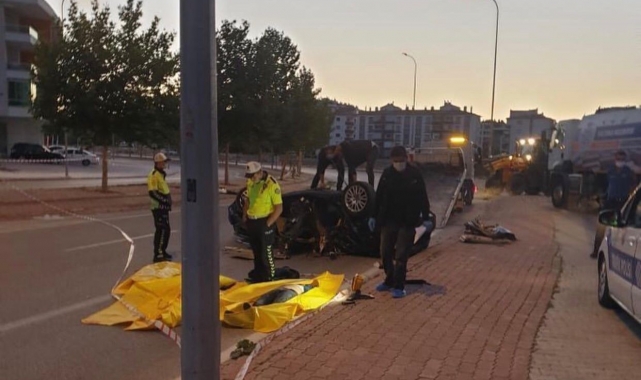 Kazada ölen 3 genç toprağa verildi