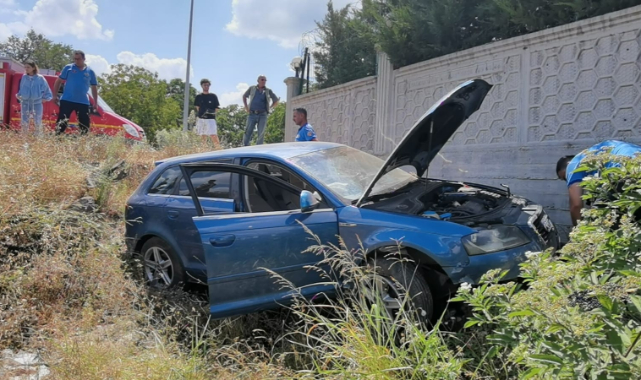 Kontrolden çıkan araç şarampole uçtu: 2 yaralı