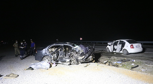 Malatya'da Otomobiller kafa kafaya çarpıştı: 3 ölü