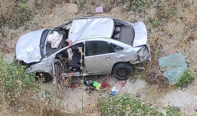 Otomobille şarampole yuvarlanan çifti ölüm ayırdı