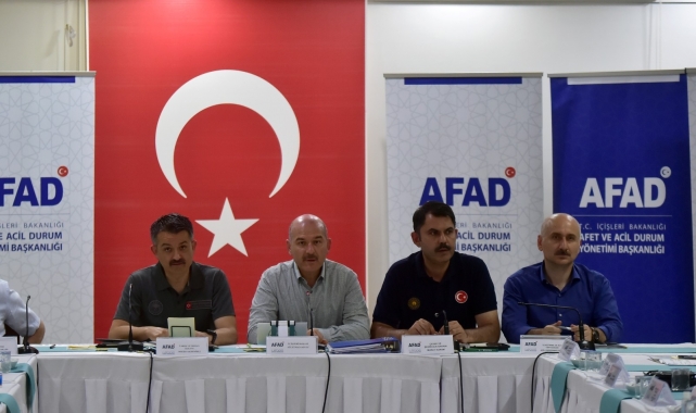 Pakdemirli: "Şu anda yerleşim yerlerini tehdit eden bir yangımız yok"