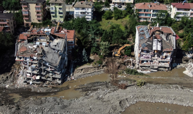 Sel felaketinde 81 kişi yaşamını yitirdi