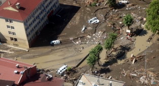 Sel Karadeniz'de neden faciaya yol açtı!