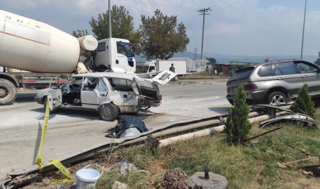Sürücünün araçtan fırlayıp öldüğü kaza güvenlik kamerasında