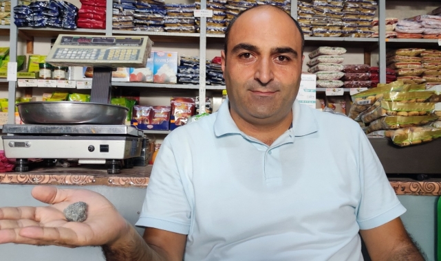 Tekerleğin fırlattığı taş içeriye mermi gibi girdi