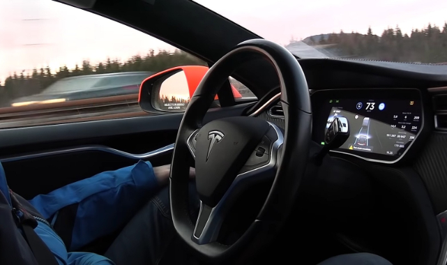 Tesla'nın otopilot olarak bilinen gelişmiş sürücü destek sistemi hakkında resmi bir soruşturma açıldı