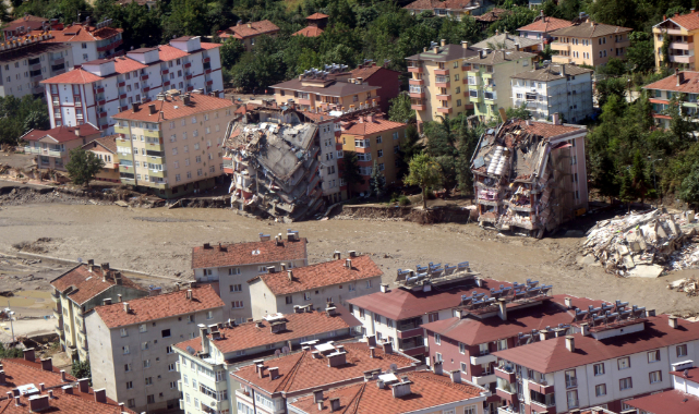 Yaşanan sel nedeniyle 55 vatandaşımız (46 Kastamonu, 8 Sinop, 1 Bartın) hayatını kaybetti