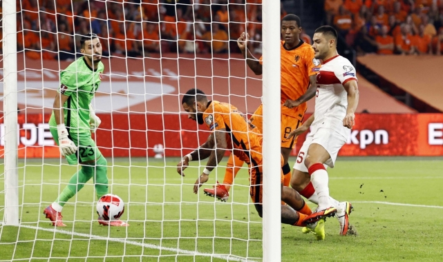 Ağır yenilgi; Hollanda: 6 - Türkiye: 1