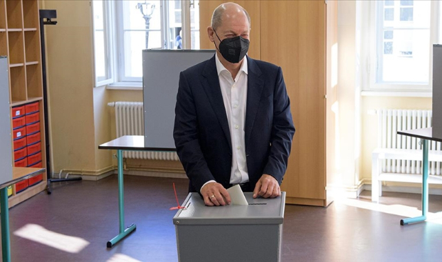Almanya'daki genel seçimlerden Sosyal Demokrat Parti birinci çıktı