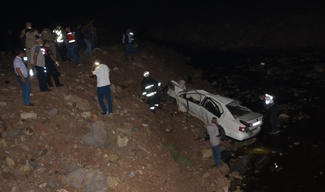 Araç köprüden aşağı düştü: 2 ölü, 1 yaralı