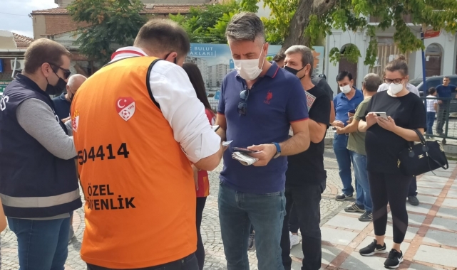 Aşı olmayan taraftarlar stadyuma giremedi