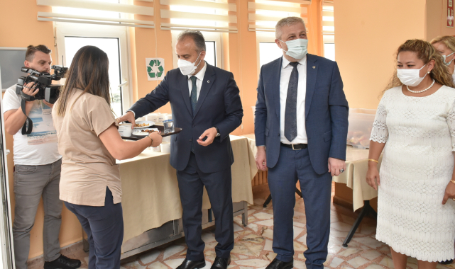 Aşure kazanları sağlıkçılar için kaynadı