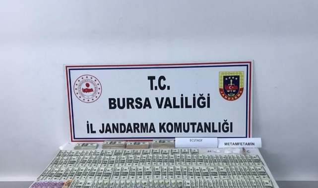 Bursa'da çok miktarda sahte dolar ve euro piyasaya çıkaran 4 kişi gözaltına alındı