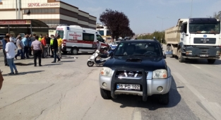 İnegöl'de kamyonetle motosiklet çarpıştı