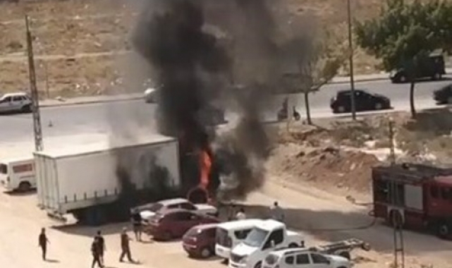 Bursa'da park halindeki TIR alevlere teslim oldu