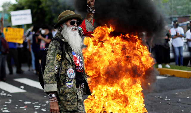 El Salvador'da Bitcoin protestosu