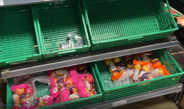İngiltere'de tedarik sorunu yüzünden bazı marketlerde raflar boşaldı
