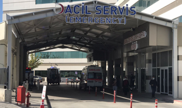 Karaman'da elma işçilerini taşıyan minibüs devrildi: 1 ölü, 20 yaralı
