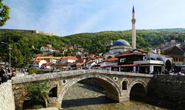 Kosova’da 2 belediye binasına bombalı saldırı