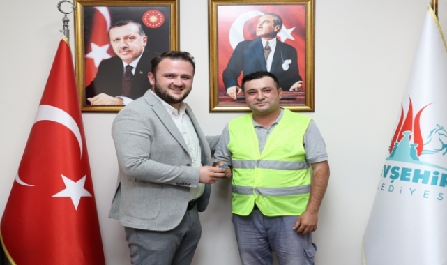 Otopark görevlisinin dikkati dolandırıcılığı engelledi