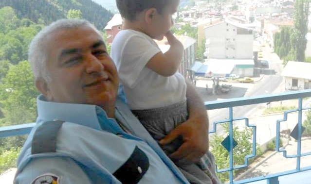 Polis memuru evinde ölü bulundu