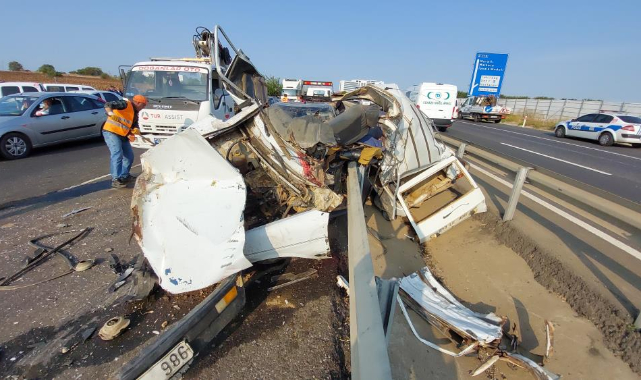 Ters yöne giren araç kağıt gibi ezildi: 1 ölü, 2 yaralı