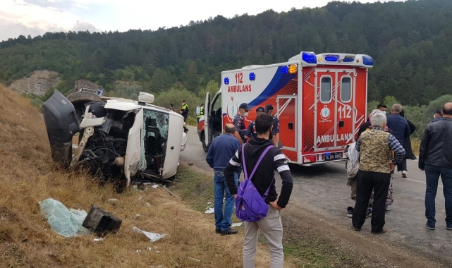 Tırla çarpışan işçi servisi yan yattı: 13 yaralı