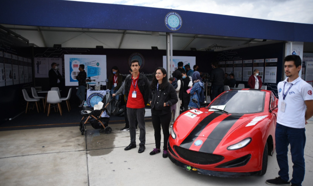 Uludağ Üniversitesi öğrencilerinin ürettiği otomobiller TEKNOFEST'te sergileniyor