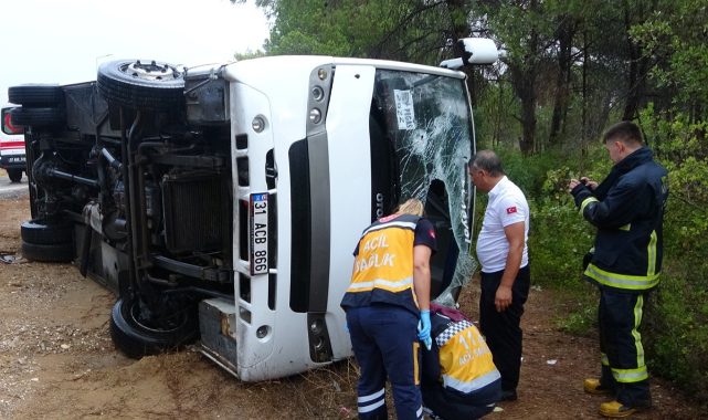 Antalya'da tur midibüsü devrildi: 7'si Rus, 8 yaralı