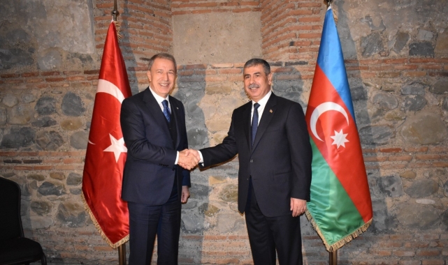 Bakan Akar, Azerbaycanlı mevkidaşı Hasanov ile görüştü