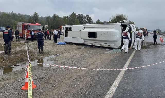 Bartın'da midibüs devrildi, Belediye Başkan Yardımcısı Kömeç ve 1 kişi öldü