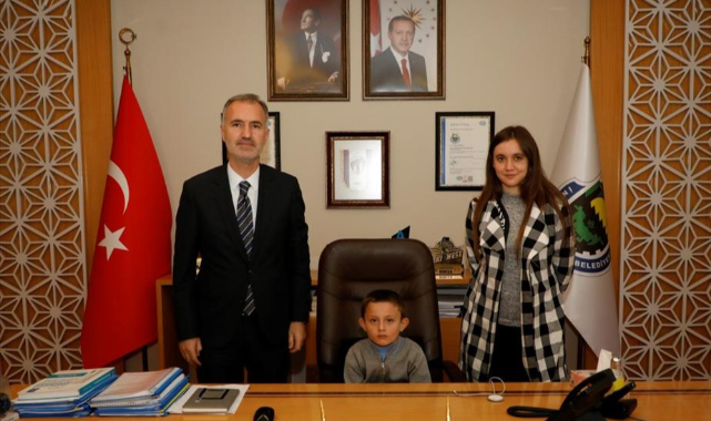 Dünya Çocuk Günü'nde makam Berat’a emanet