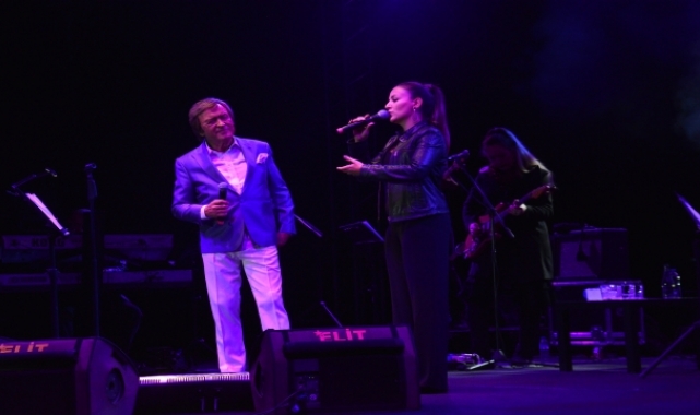 Erol Evgin Bursa'da konser verdi