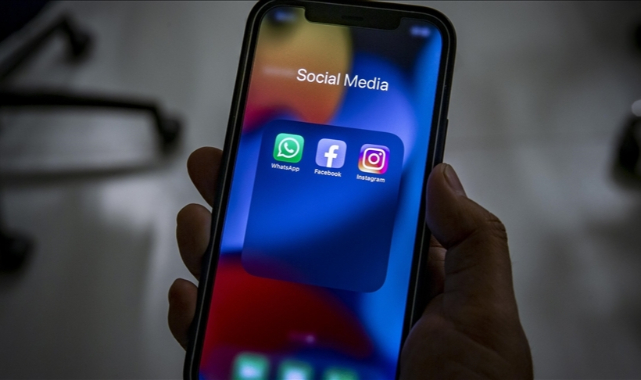 Facebook hizmetlerine erişim sorunu olduğunu bildirdi
