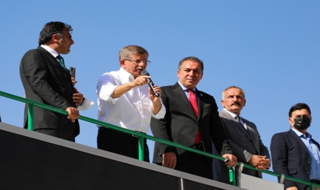Gelecek Partisi Genel Başkanı Davutoğlu Van'da esnafı ziyaret etti