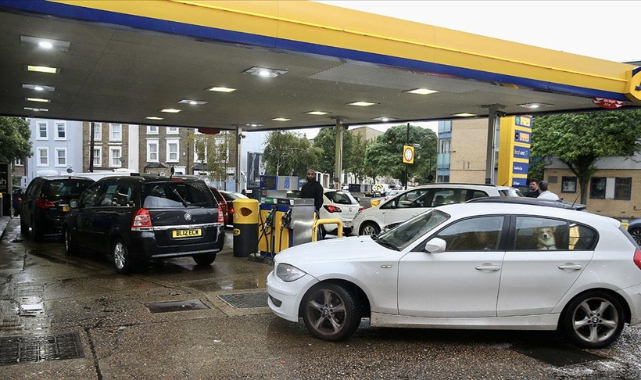 İngiltere'nin güneydoğusu ve Londra'da akaryakıt tedarik sorunu devam ediyor