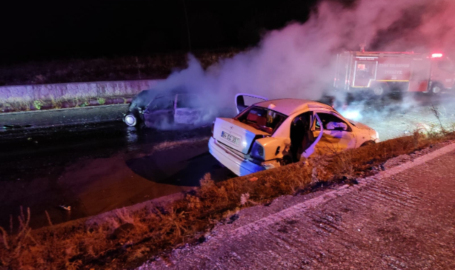 Kazaya karışan otomobil alev aldı: 2 ölü, 3 kişi ağır yaralı
