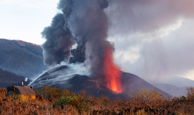 La Palma'da volkanik kül bulutu uyarısı